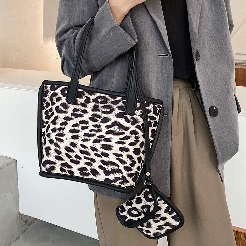 シンプルなレディースワンショルダービッグバッグ2020新しい流行のファッションカジュアルワイルドネットレッド大容量ポータブルトートバッグ Tiancai_Wing_Bag88233879529