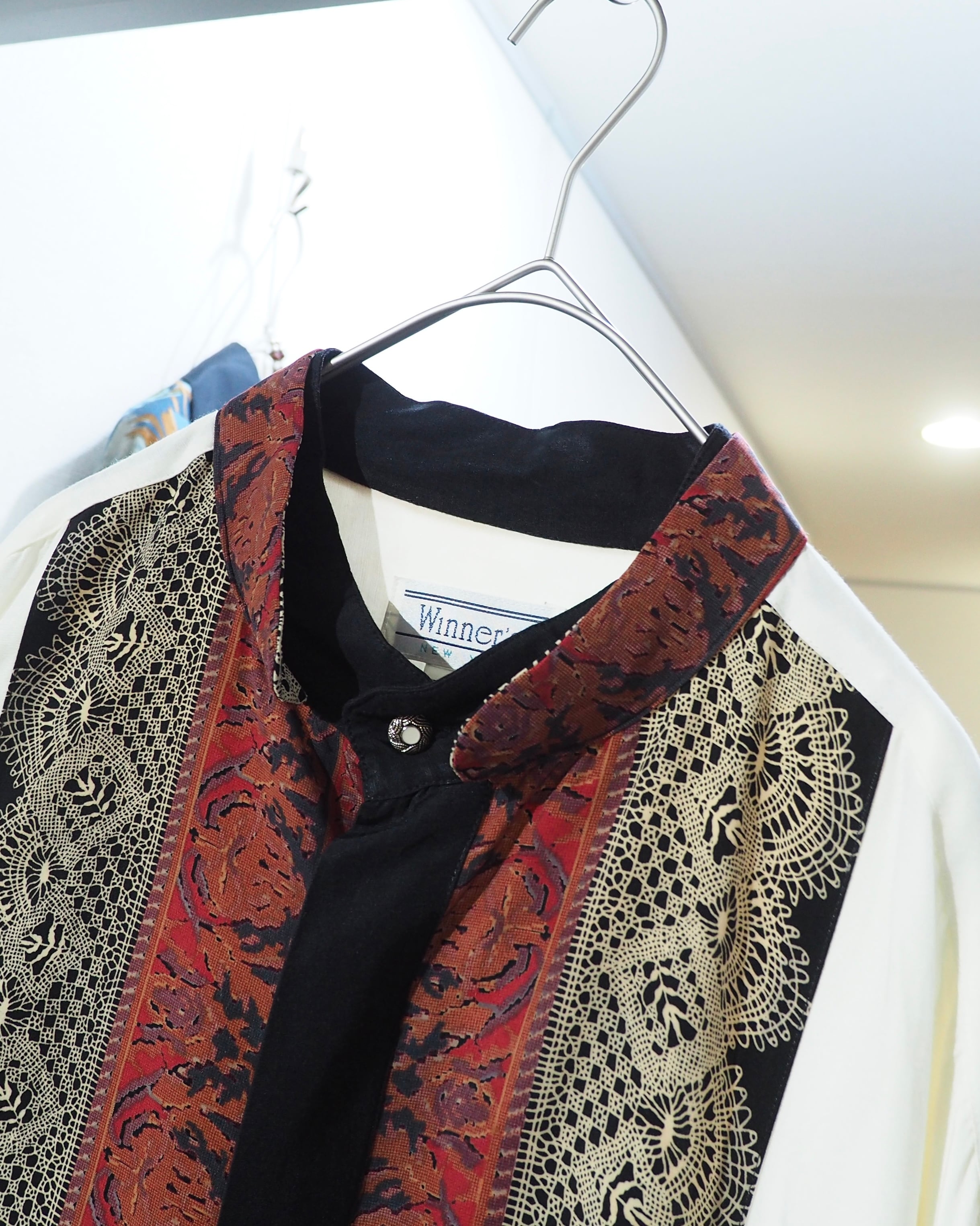 1980 - 90s Beautiful Arabesque × Crochet Lace pattern Switching vintage loose No collar shirt