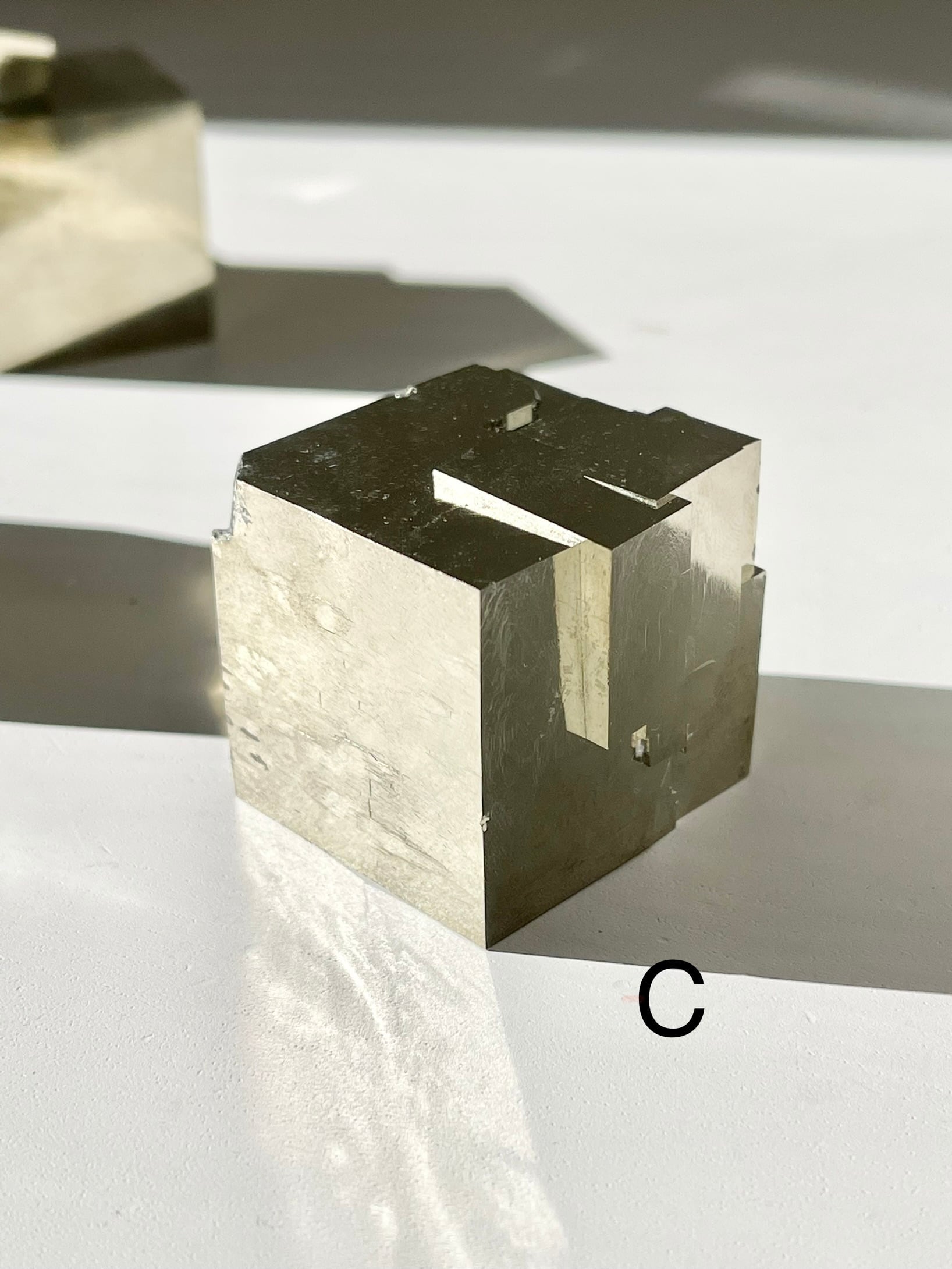 巨大パイライトキューブ / Gigantic pyrite cubes