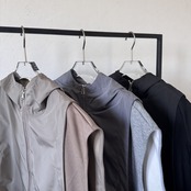 【受注予約:3月上旬入荷予定】異素材ドッキングフーディーvest/グレージュ
