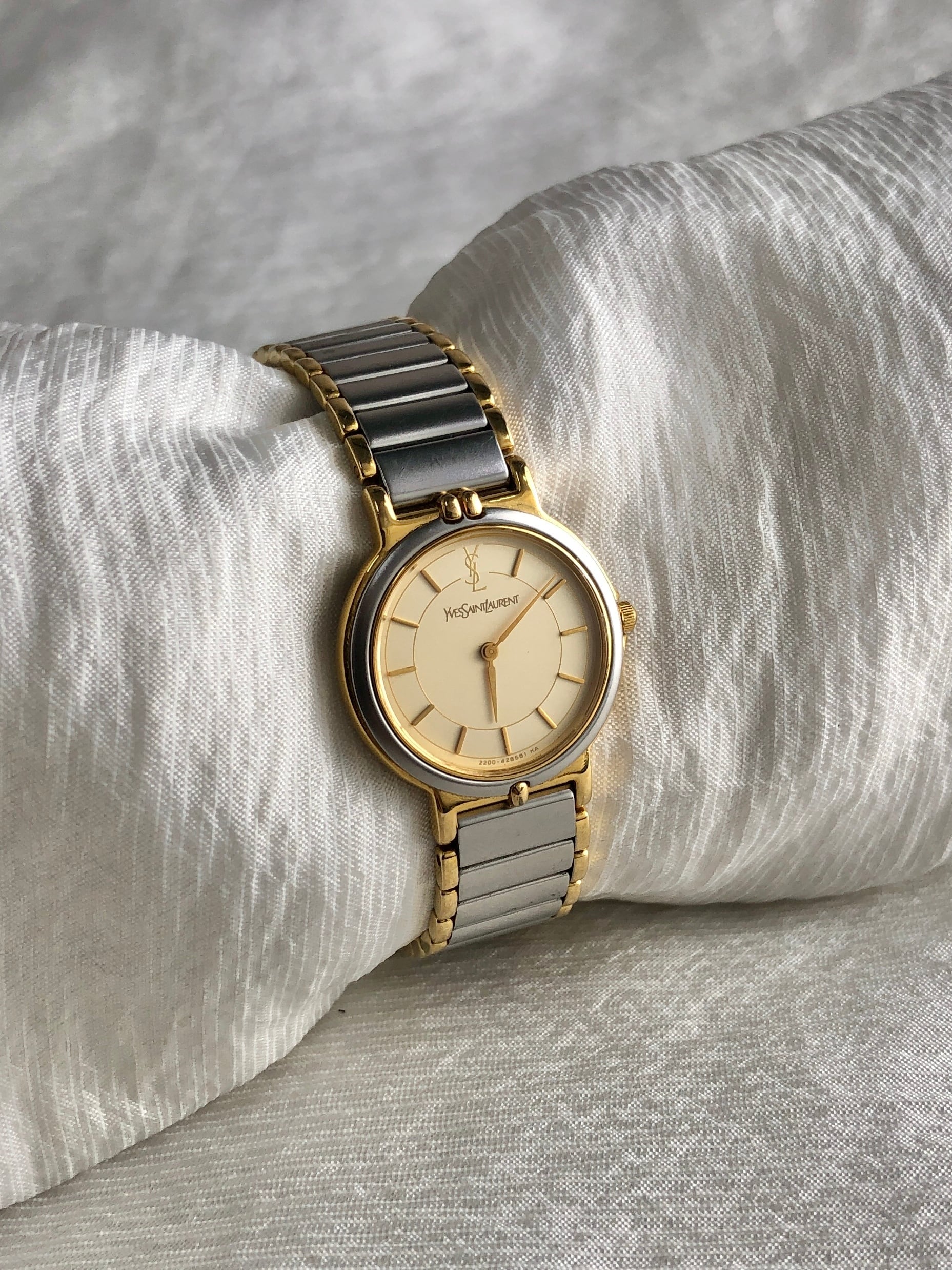 Yves Saint Laurent イヴ・サンローラン 腕時計 シルバー ステンレススチール クウォーツ 2200-228481 vintage ヴィンテージ オールド d25enz