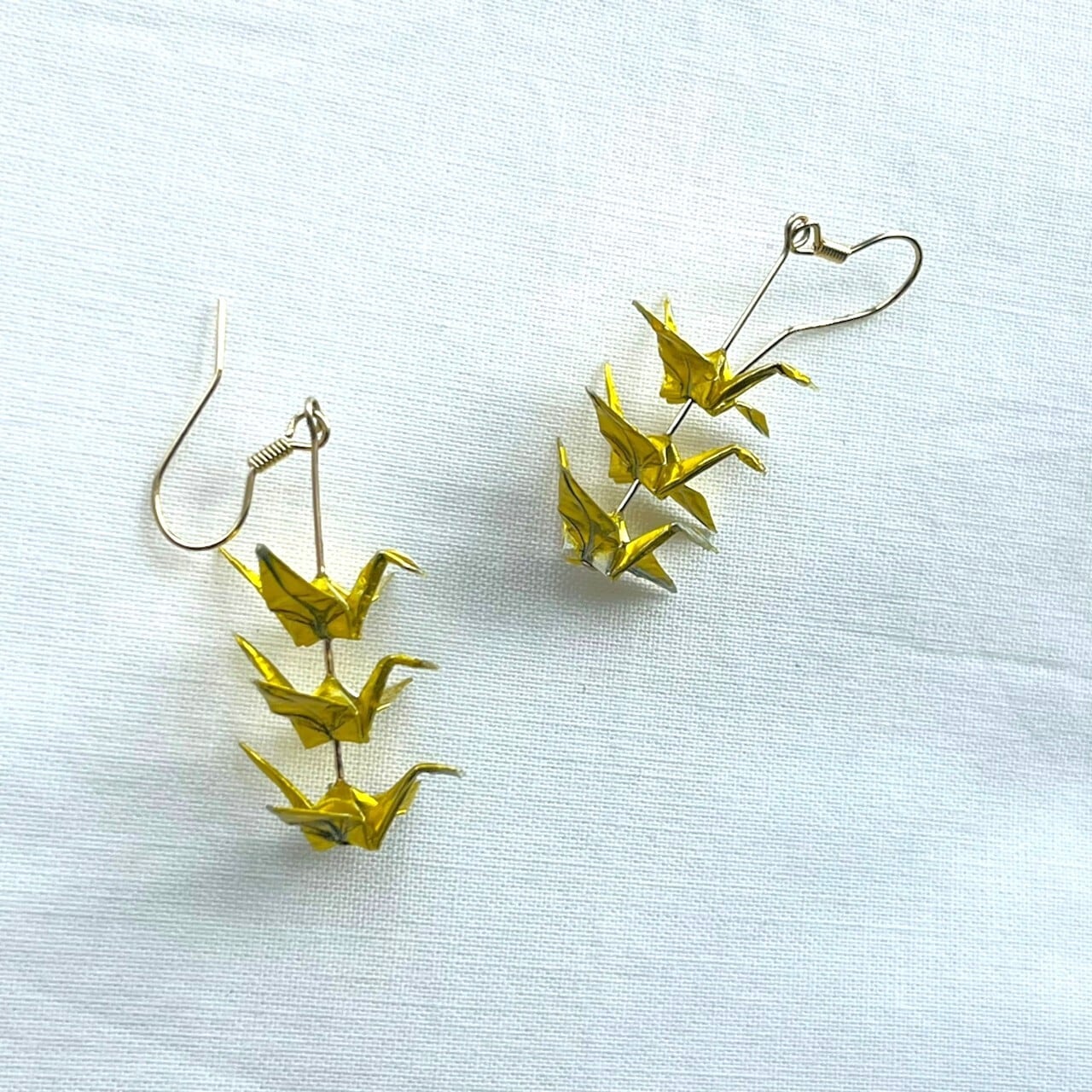 舞い翔ける金の折鶴ピアス～折り紙origami～ | あいあいわーく