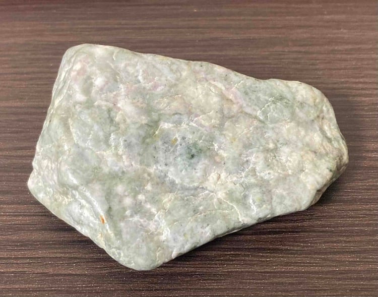 翡翠原石と翡翠勾玉と翡翠産地と翡翠ガイドのあわひすいショップです。