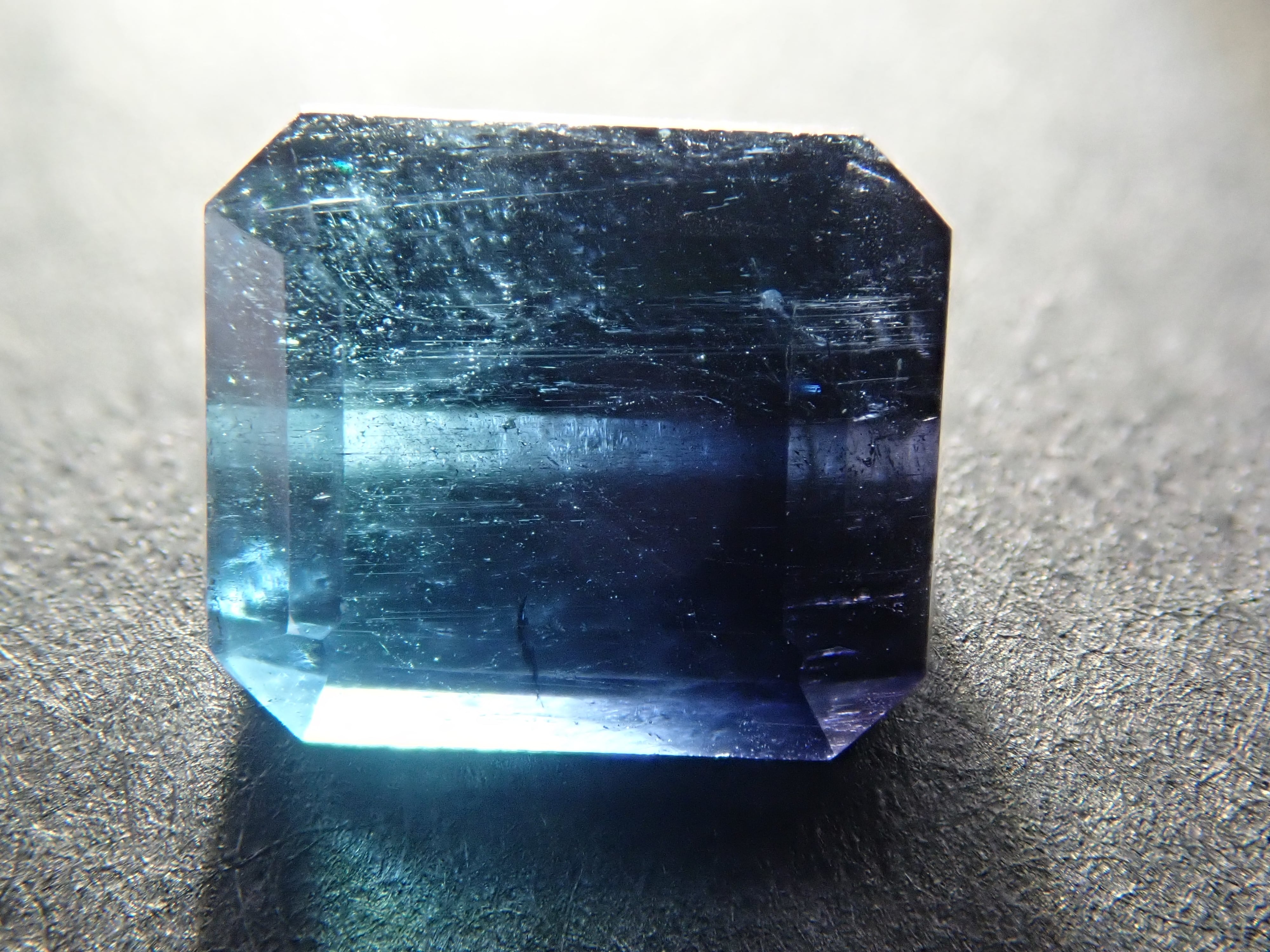 【新商品】アフガニスタン産バイカラートルマリン 1.952ct