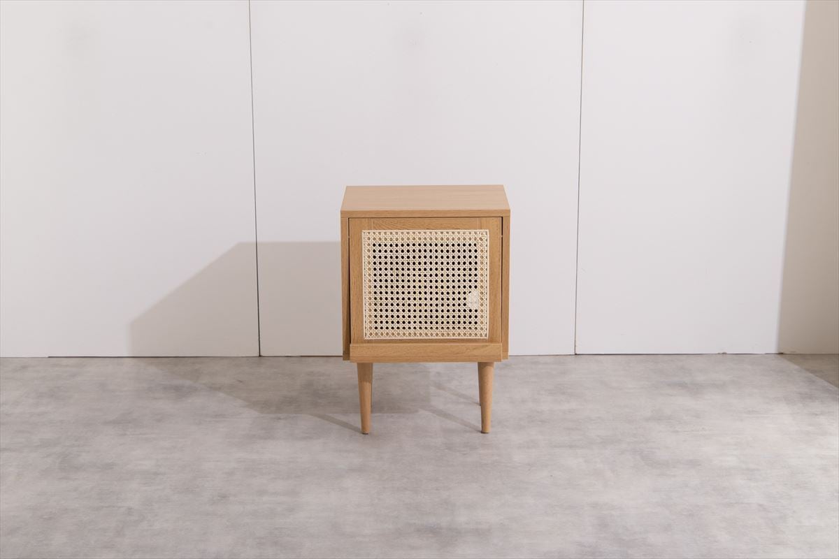 天然ラタンと美しい木目調を使用した、ナチュラルで温かみある