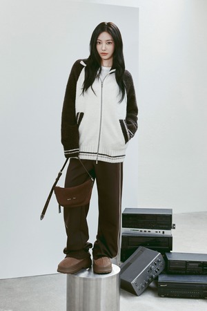 [Matin Kim] HEART LOGO TRACK PANTS IN BROWN 正規品 韓国ブランド 韓国通販 韓国代行 韓国ファッション マーティンキム matinkim 日本 店舗