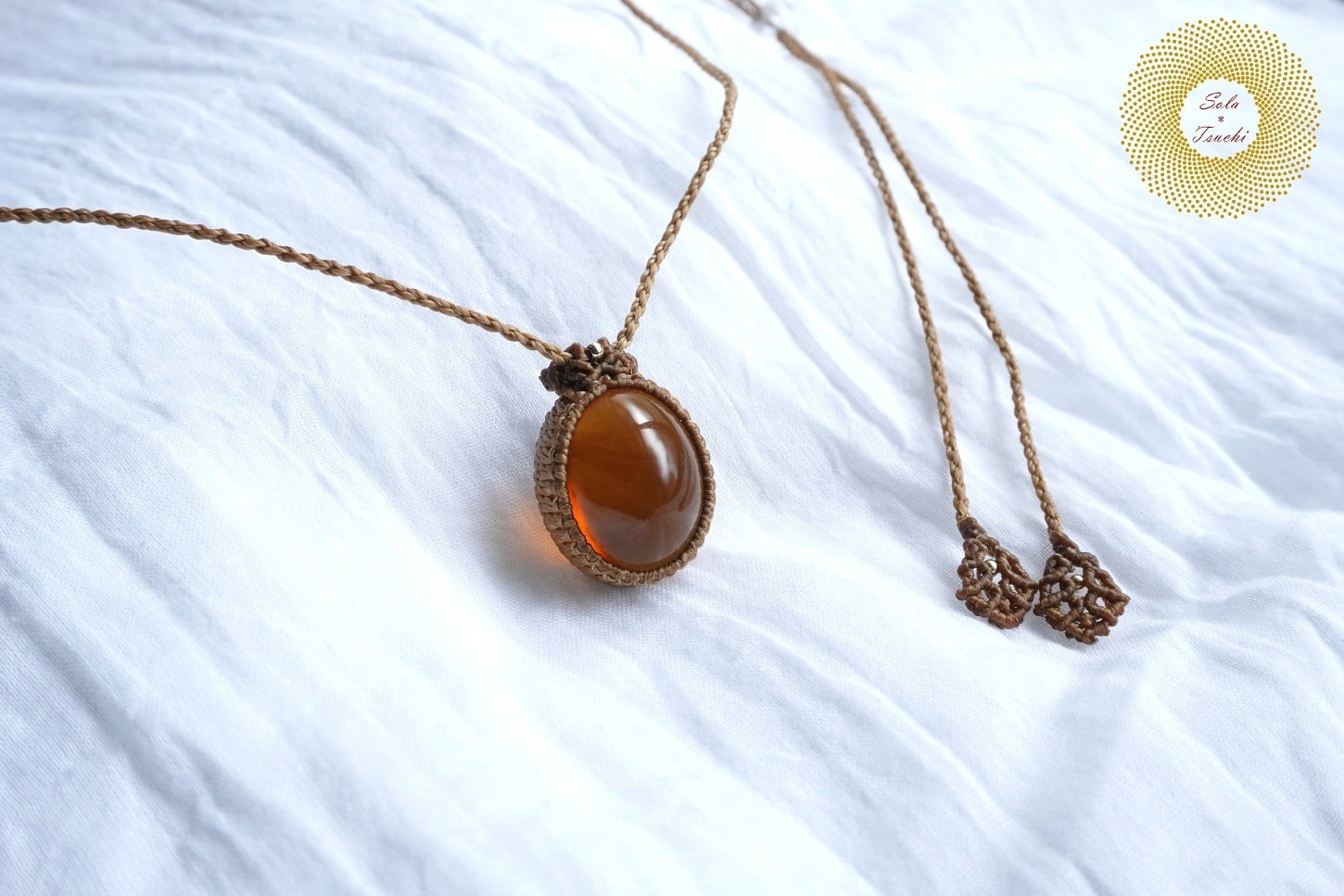 ワックスコード）アンバー（琥珀）のマクラメ編みペンダント 〜Nature