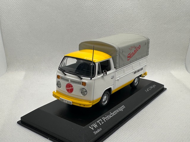 【ミニチャンプス】1/43 フォルクスワーゲン T2 プリッチェンワーゲン シナルコ　買取品