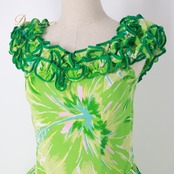 フラダンス 衣装 ワンピース ドレス グリーン系 アロハエミカ ハワイアンプリント 花柄 Aloha Emika アロハ フラ ダンス レッスン 練習 フリル フラワー 華やか 鮮やか さわやか かわいい おしゃれ ノースリーブ フラダンス衣装 かわいいデザイン おしゃれな色柄 女性用ドレス フリル付き 花模様 清涼感