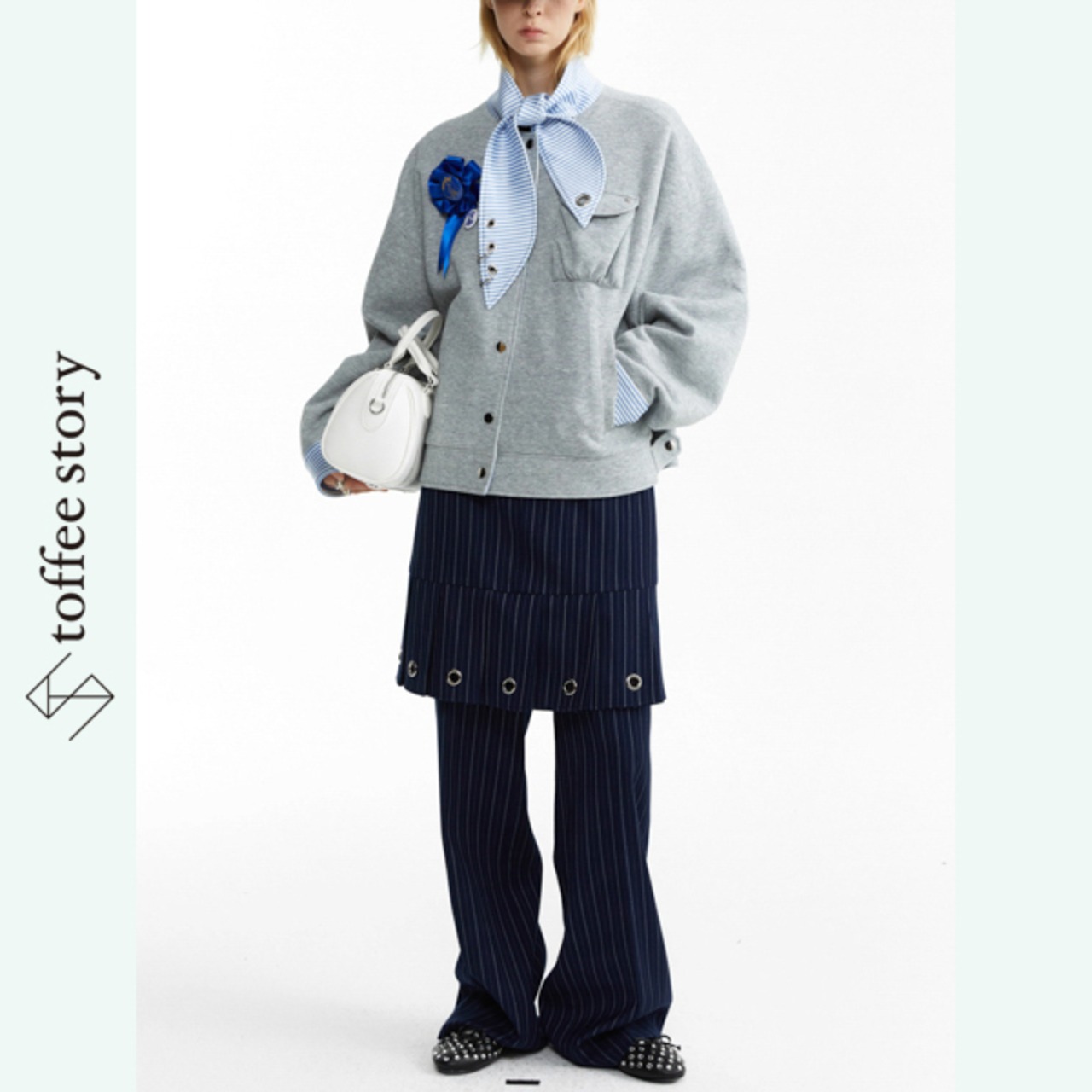 ストライプを忍ばせた灰色の構築ジャケット 《B0040》