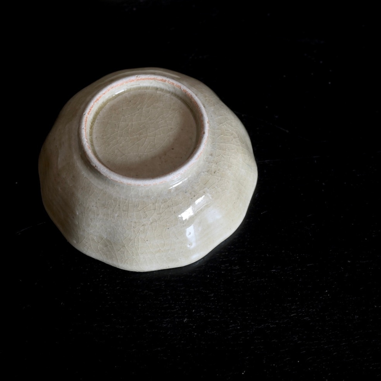 たくまポタリー 4寸鉢ひらひら鉢 灰釉