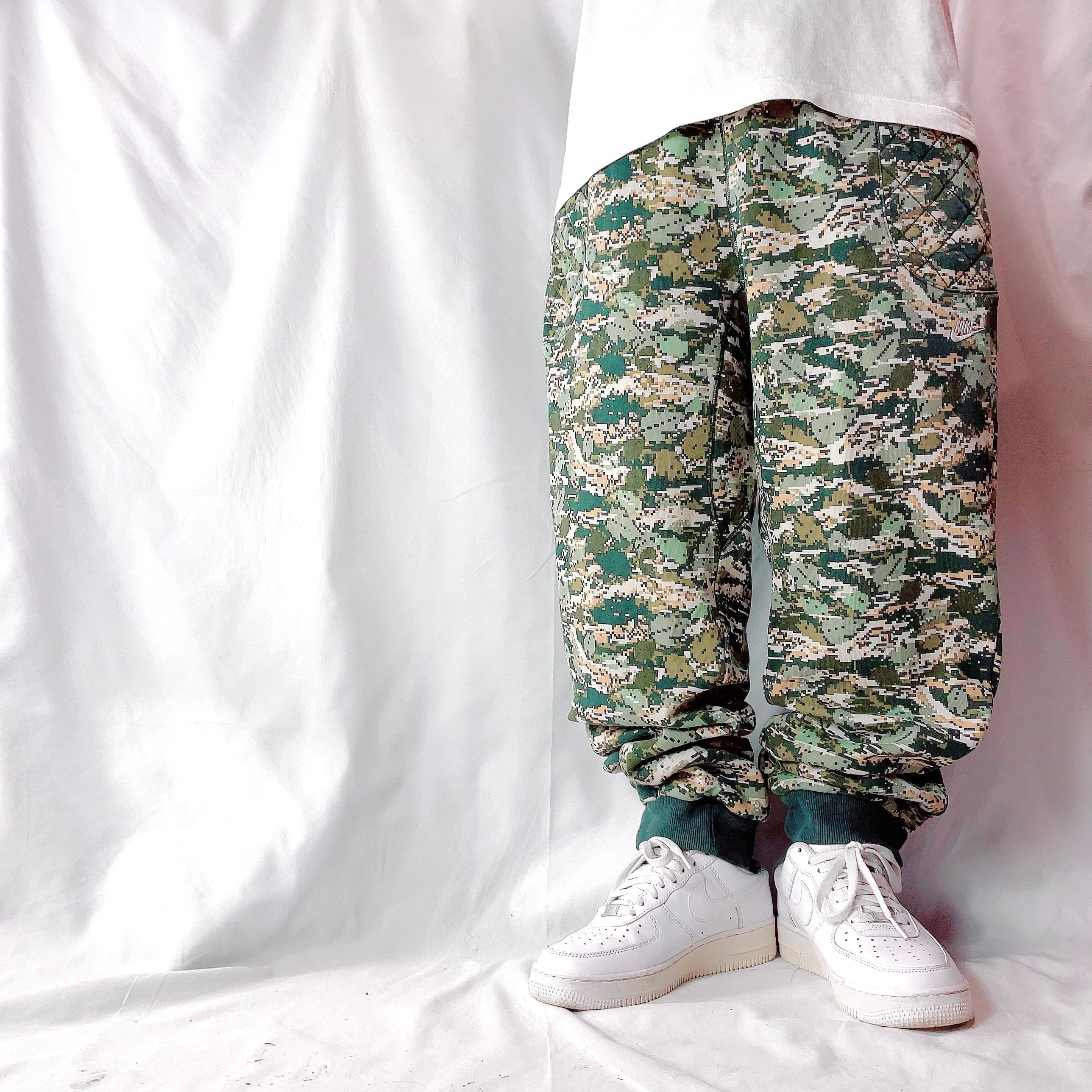 Nike　ナイキパンツ パッカブル　迷彩　カモ柄 NIKE ナイキ 迷彩 デジタルカモ テーパード スウェットパンツ メンズ