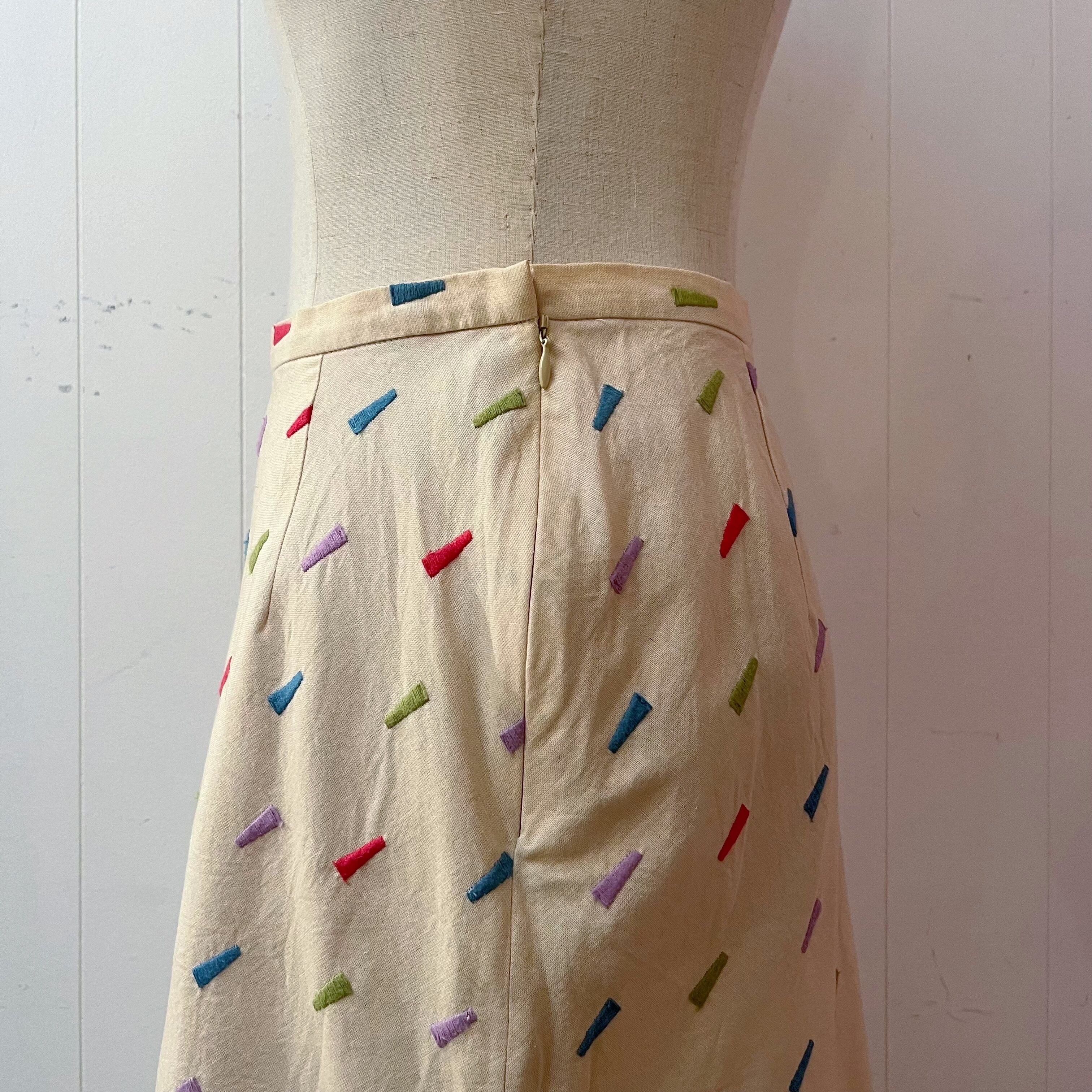 square embroidery semi tight skirt
