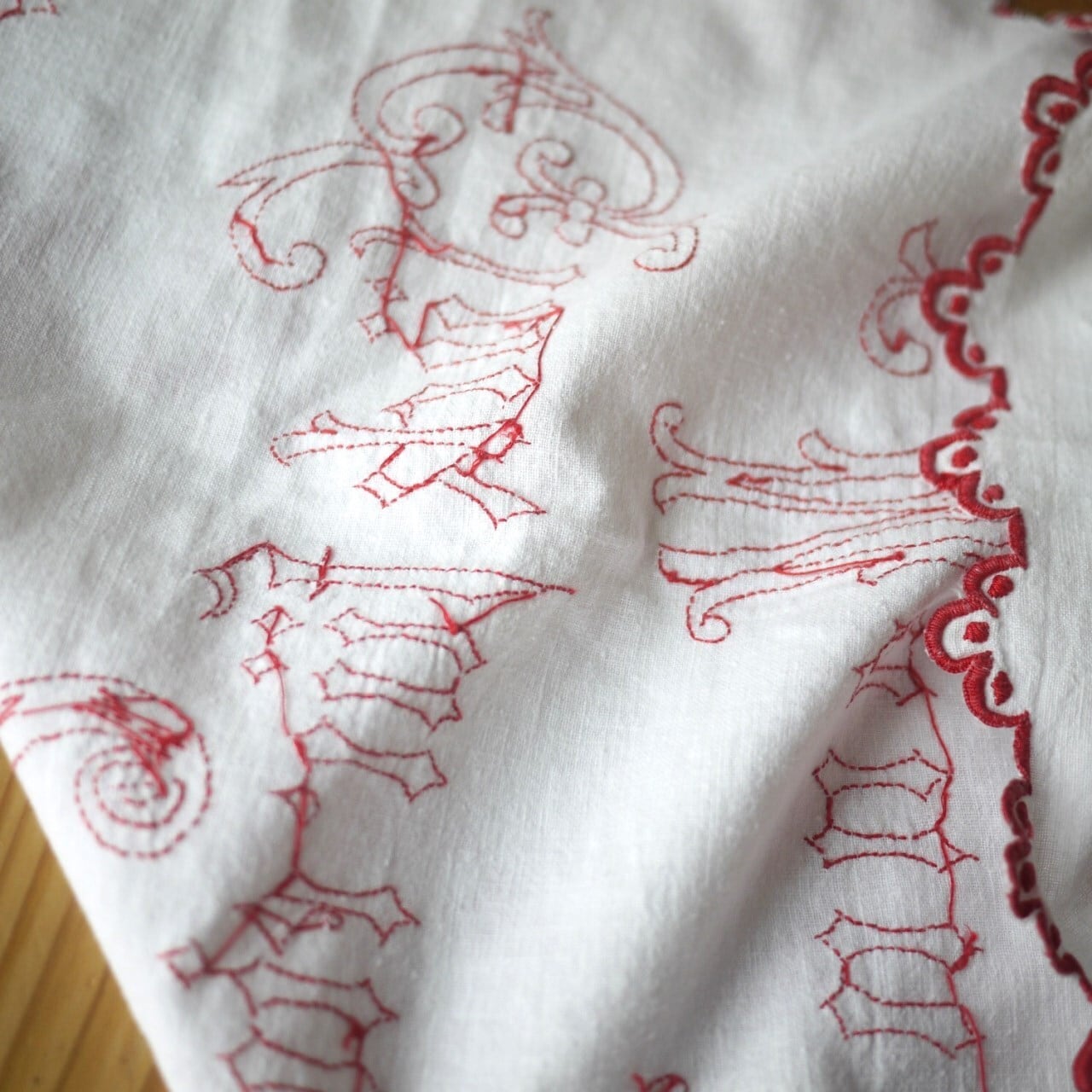 レッドワーク刺繍 天使 ドイツ | こりすのパン屋Base店 （世界の蚤の市