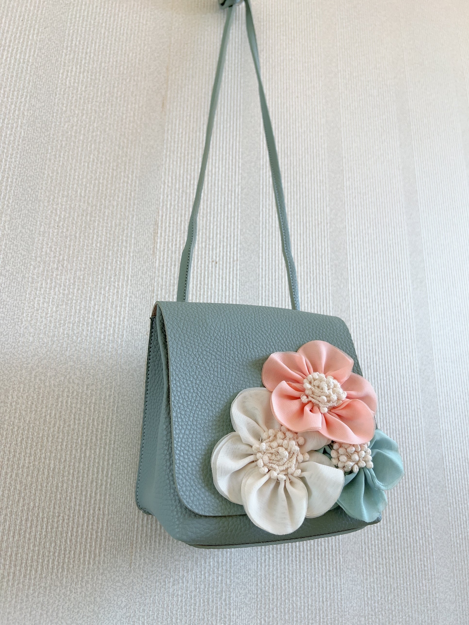 お花レザーポシェット
