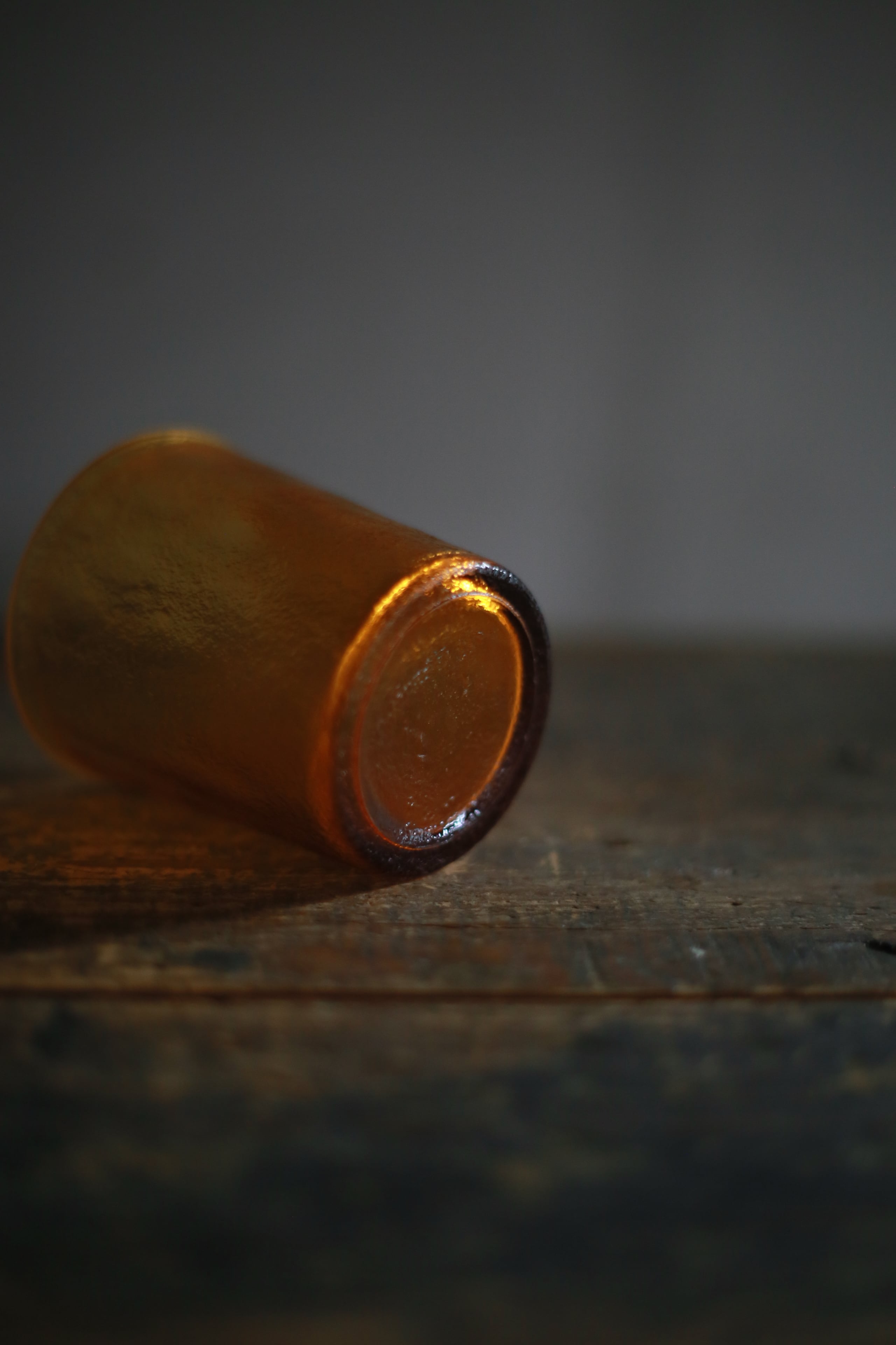 古いフランスのガラスカップ