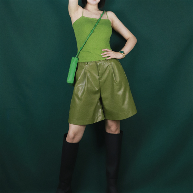【Tea Tree】フェイクレザーハーフ丈パンツ　10394