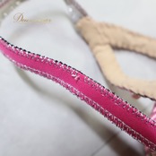 ベリーダンス オリエンタル 衣装 上下セット ピンク系 トップス スカート ベルト ラインストーン ビーズ 華やか セットアップ スリット イベント ステージ 豪華 装飾 鮮やか かわいい ダンス衣装