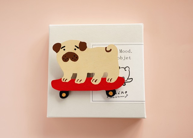 wood objet 原画 小「赤スケボーパグ」