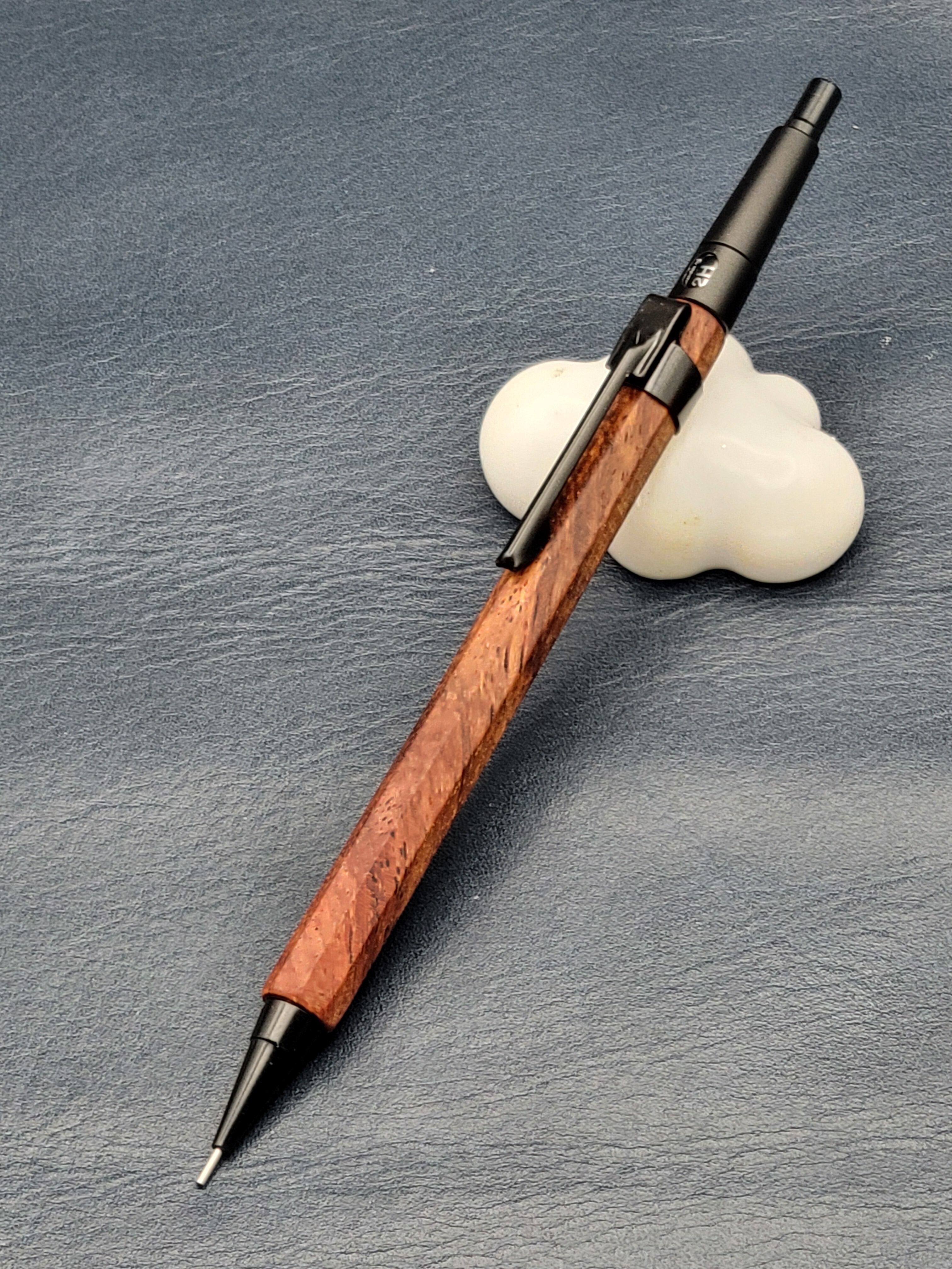 チューリップウッド 低重心太軸 木軸ボールペン | MOKU工房