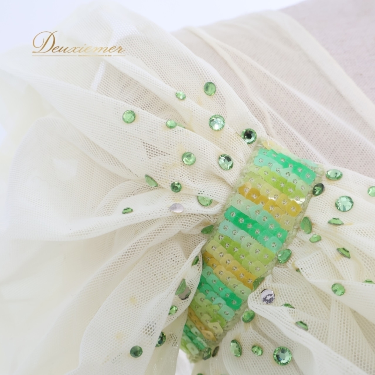 社交ダンス 衣装 スタンダードドレス ドレス ワンピース 白 黄緑 フロート レース パーティ 発表会 パーティドレス 蛍光 ファー 羽 明るい Sanline サンリーヌ ホワイト系 グリーン系 羽根付き おしゃれ 可愛い 女性 ダンス衣装 舞台衣装 パフォーマンス衣装 目立つ 明るい色 明るいデザイン