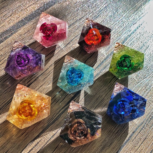 ダイヤ型 ローズ入り オルゴナイト  単品