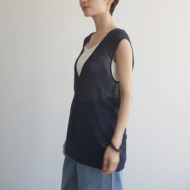 Vネック透かしベスト
