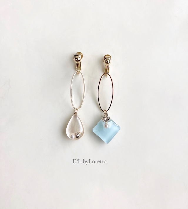Asymmetry Shizuku square oval hoop pierce/earring(Pearl White×Sax) [cc]