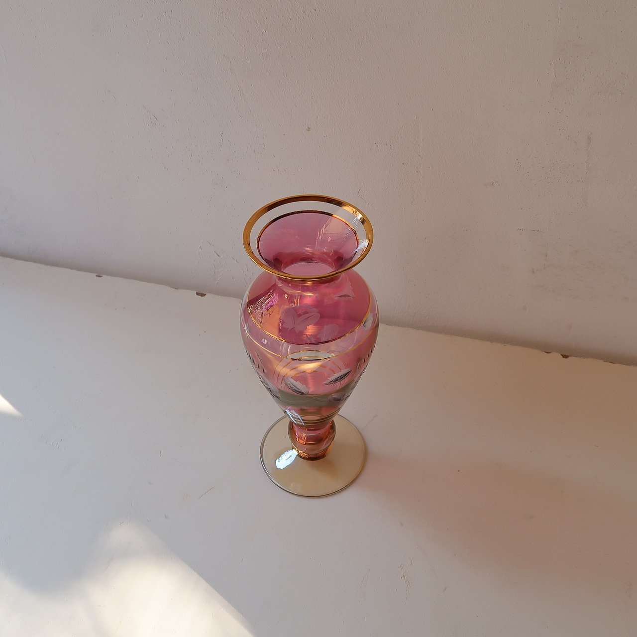 切子と金彩の花瓶