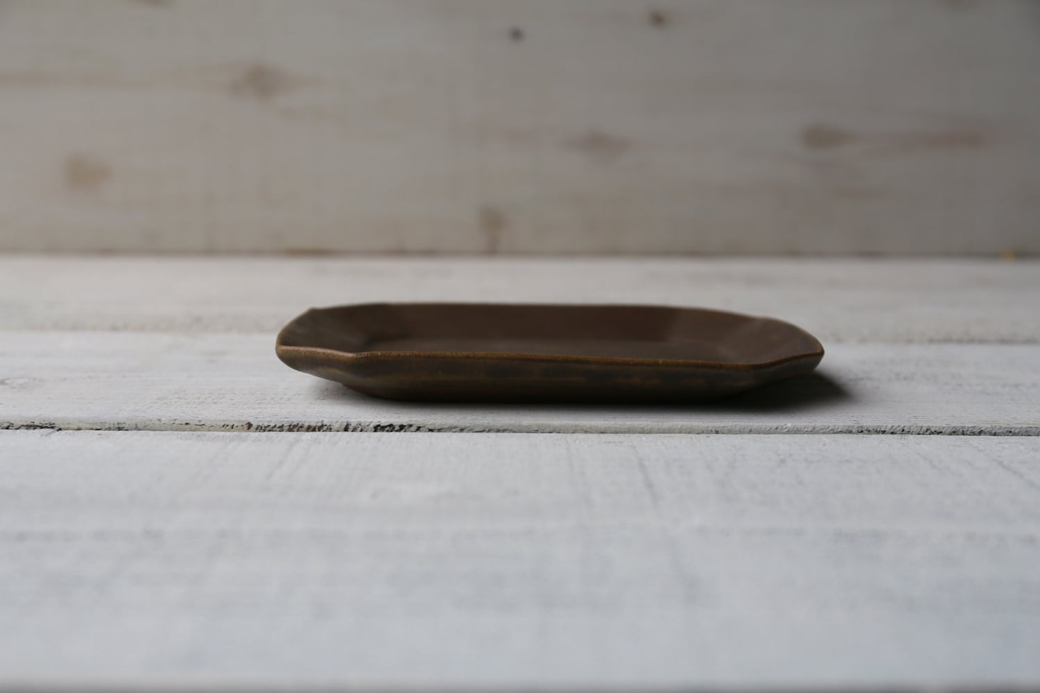 サビ釉 八角ケーキ皿 | 古谷製陶所