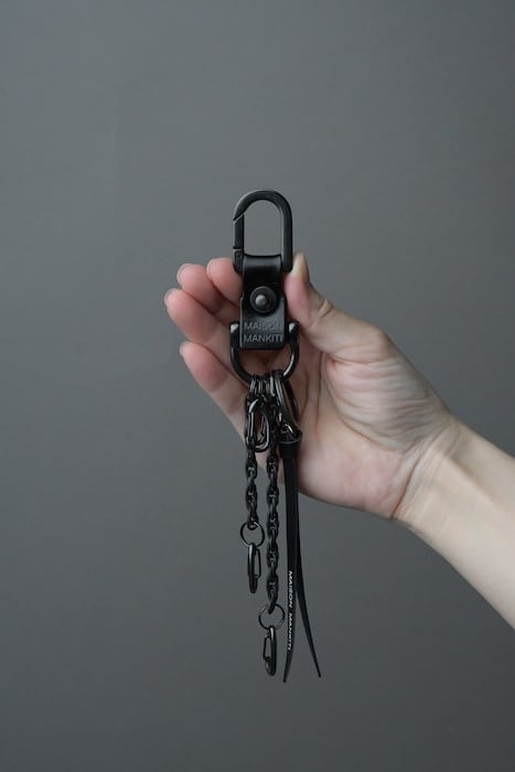 ꓷD［ディーディー］ KEY CHAIN ダールブラック | MAISON MANKITI