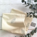 リーフ刺繍入りテーブルクロス　グレー