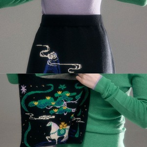 月夜にそびえる青い山のニットスカート　 E00615