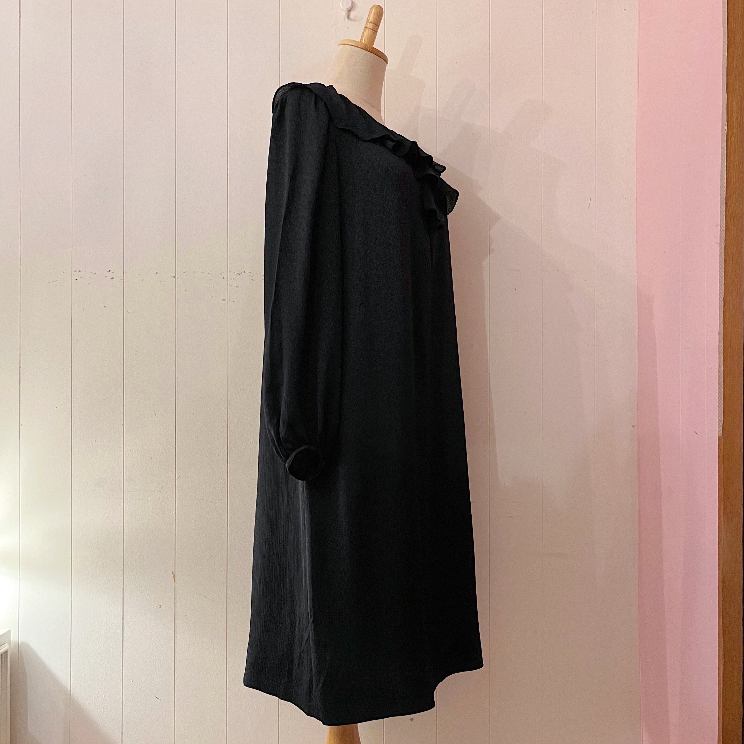 black frill collar flare one-piece