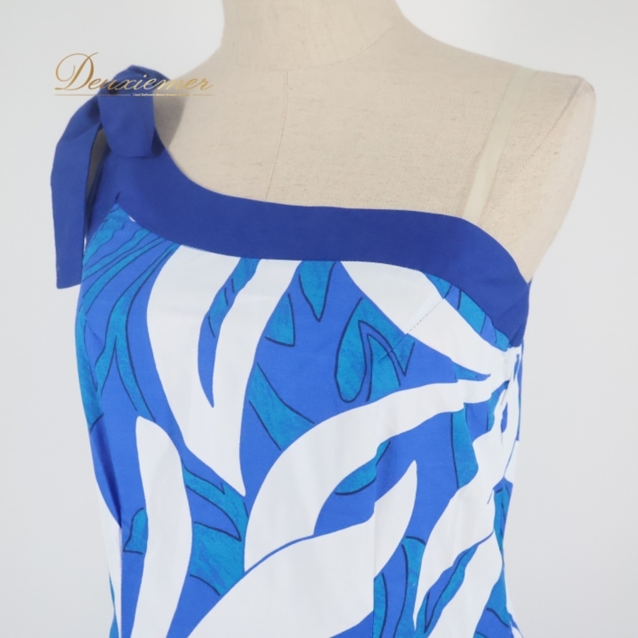 フラダンス 衣装 ワンピース ドレス ブルー系 アロハスタンダード 日本製 ハワイアンプリント アロハ レッスン 練習 ALOHA STANDARDS フラ ダンス リボン アシンメトリー ワンショルダー ホワイト系 青 白 さわやか かわいい おしゃれ 上品 大人っぽい フラダンス衣装 スタイリッシュ リゾート