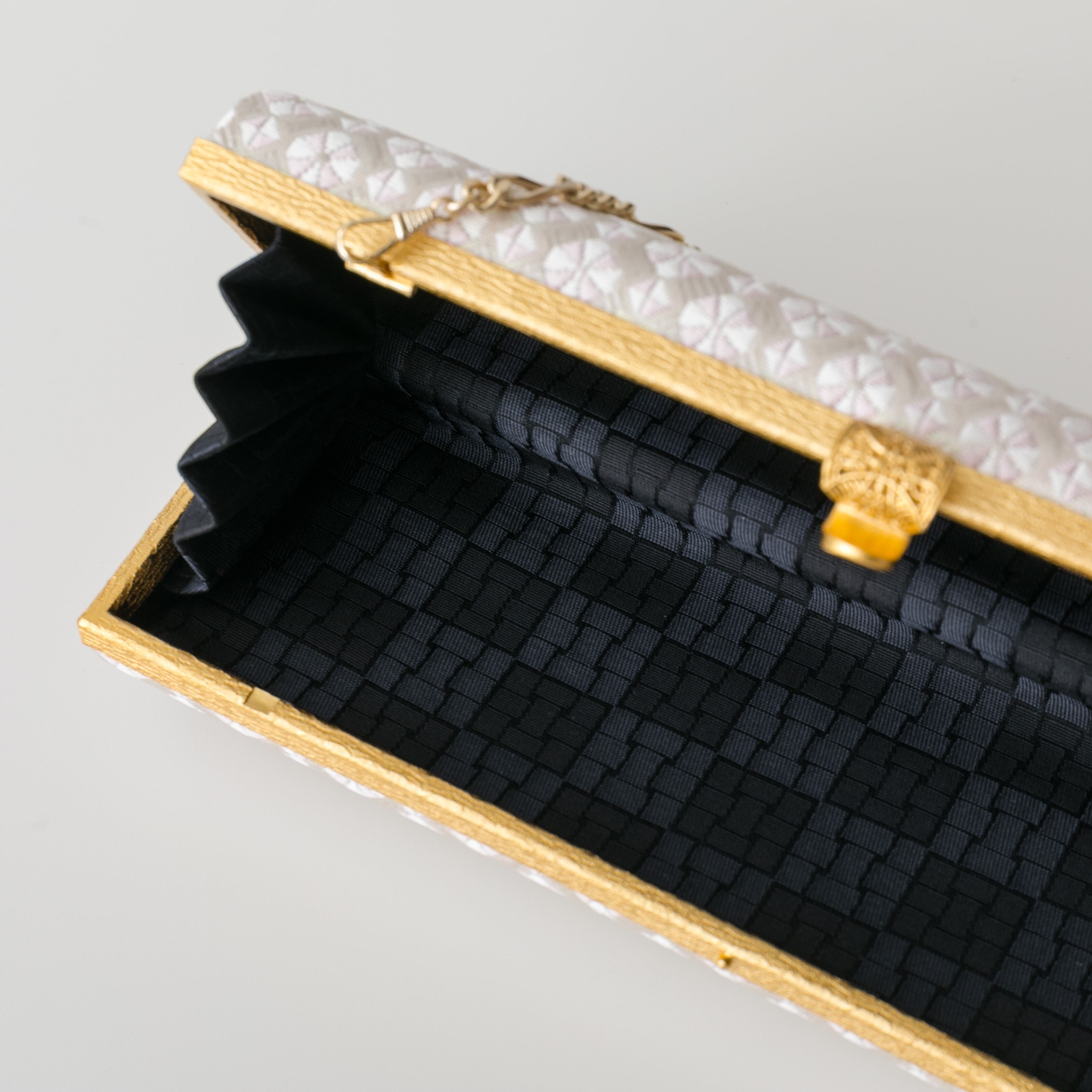 クラッチバッグ 光彩結晶:ピンクオパール | OKANO博多きもの制作所 クラッチバッグ 光彩結晶:ピンクオパール | OKANO博多きもの制作所