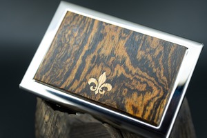 ※【黄王檀】リオグランデパリサンダー カードケース silver フルールドリス