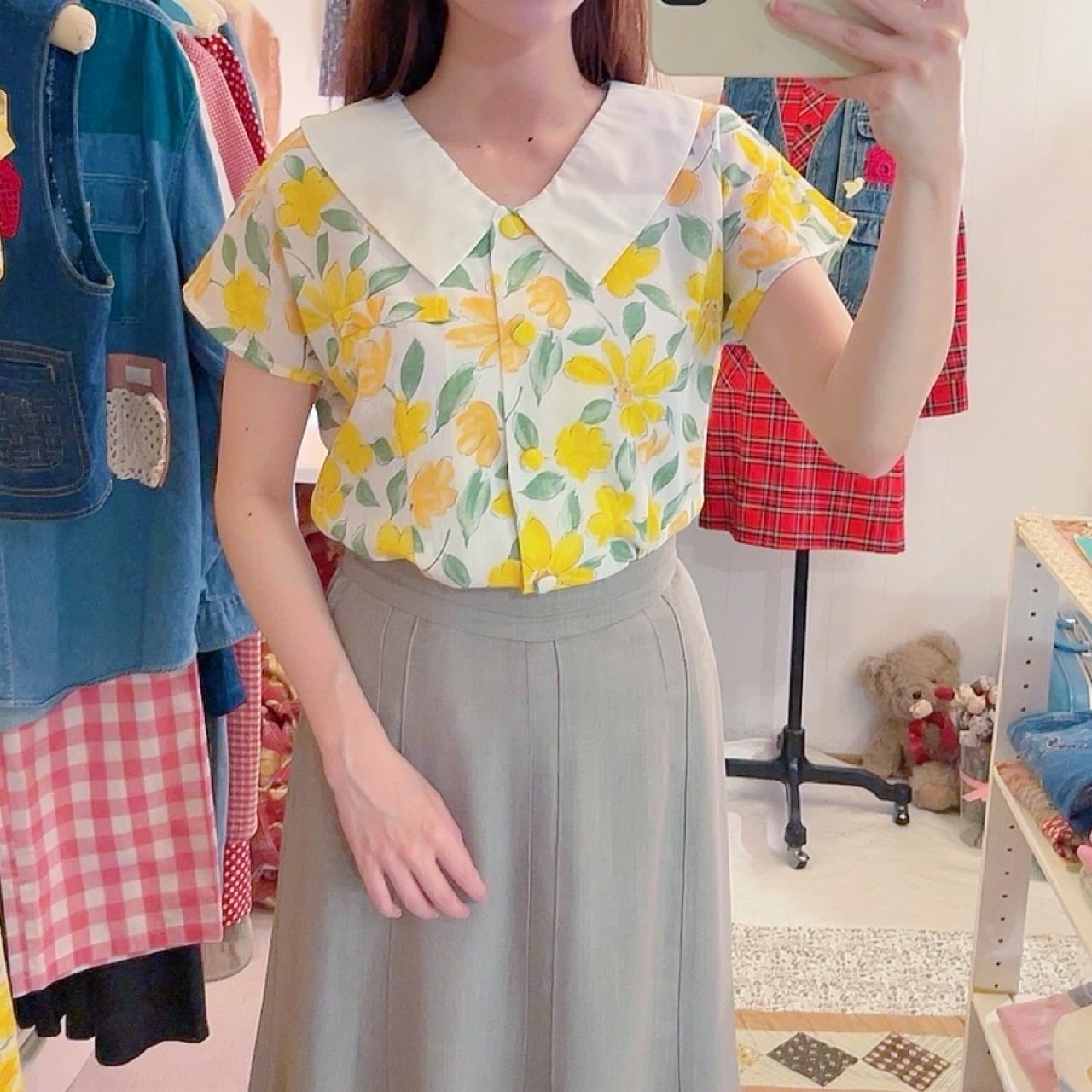 lemon yellow flower white collar blouse