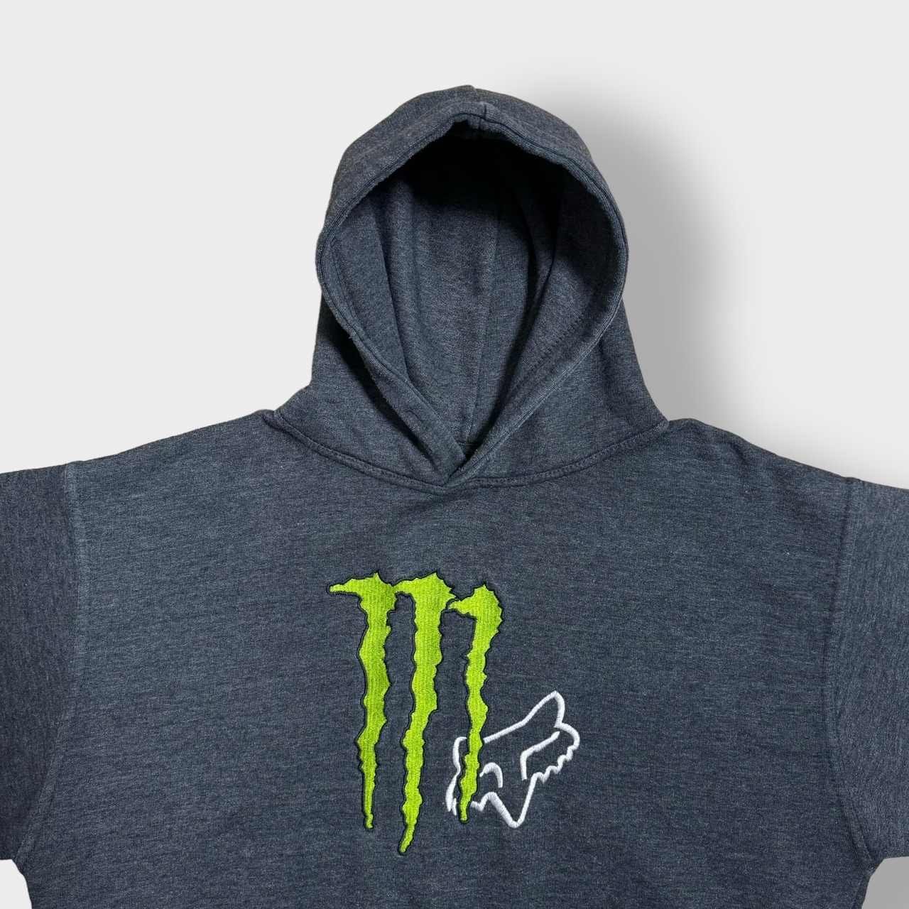 Monster energy Fox Racing コラボ パーカー 刺繍ロゴ プルオーバー フーディー スウェット モンスターエナジー フォックスレーシング us古着