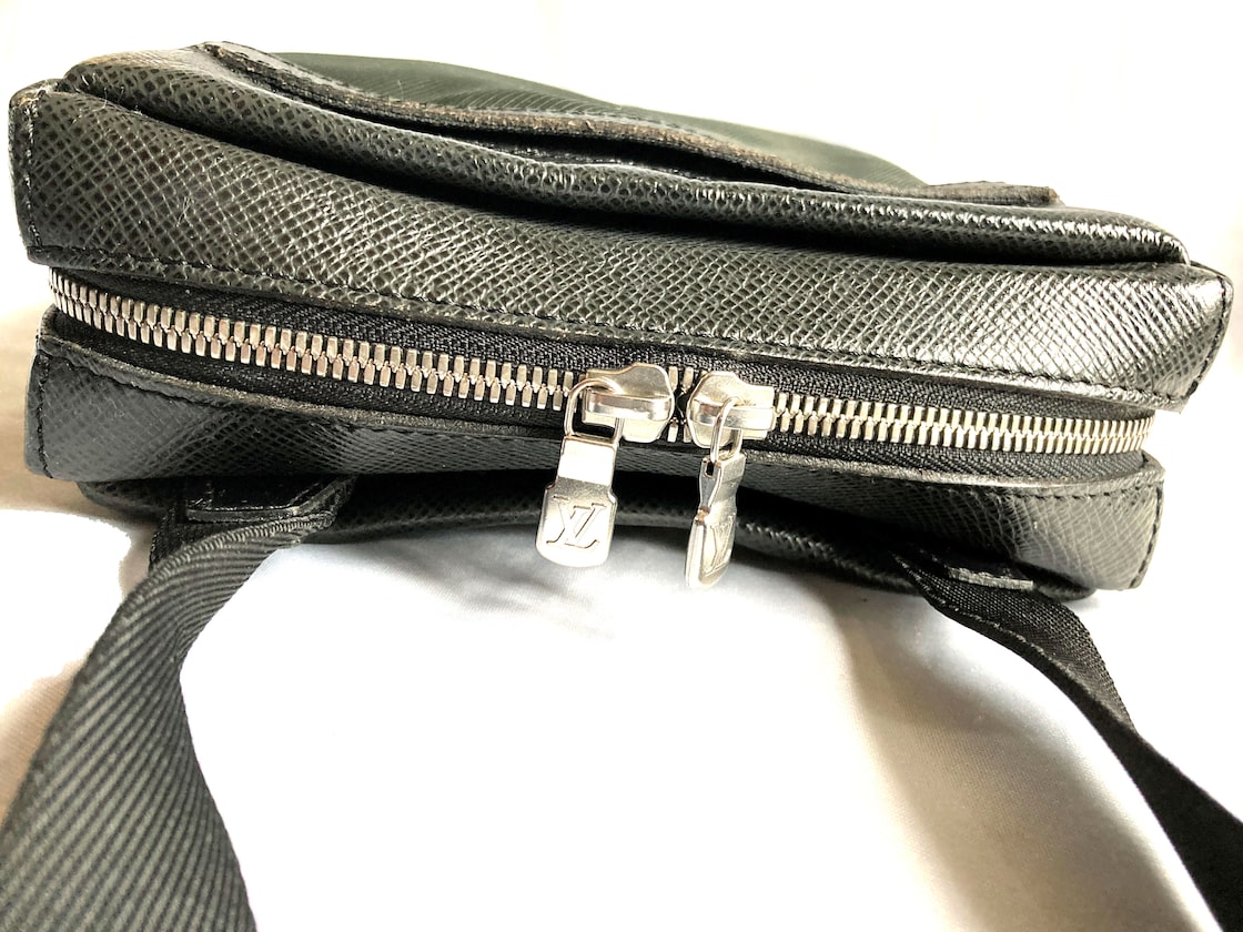 美品 定価10万 ルイヴィトン メンズ LOUIS VUITTON タイガ サヤン  