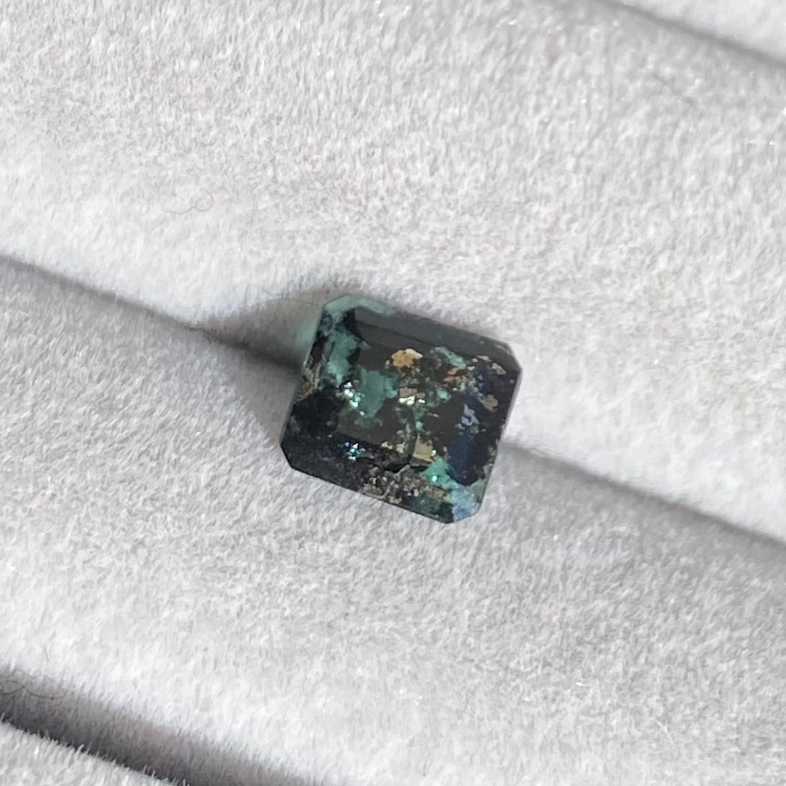 パイライトインエメラルド ルース コロンビア・ムゾー産 0.52ct | PAY ID