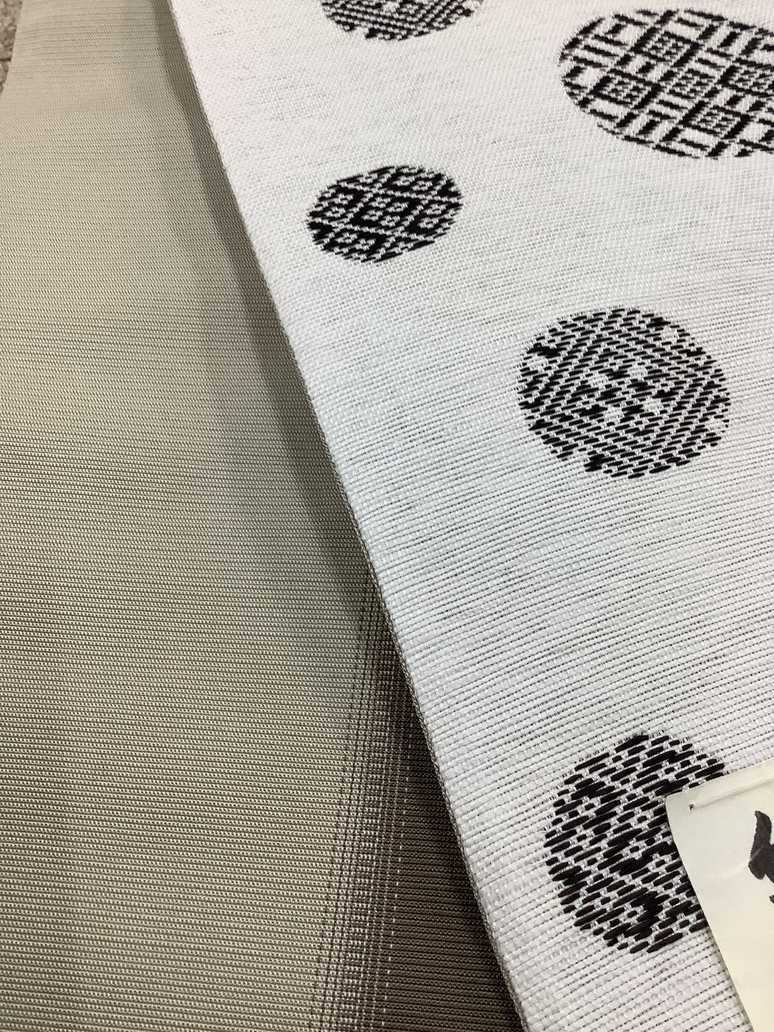 米沢 近賢織物 墨黒×白×ブルー 花織 縞 裏面グレー 半幅帯