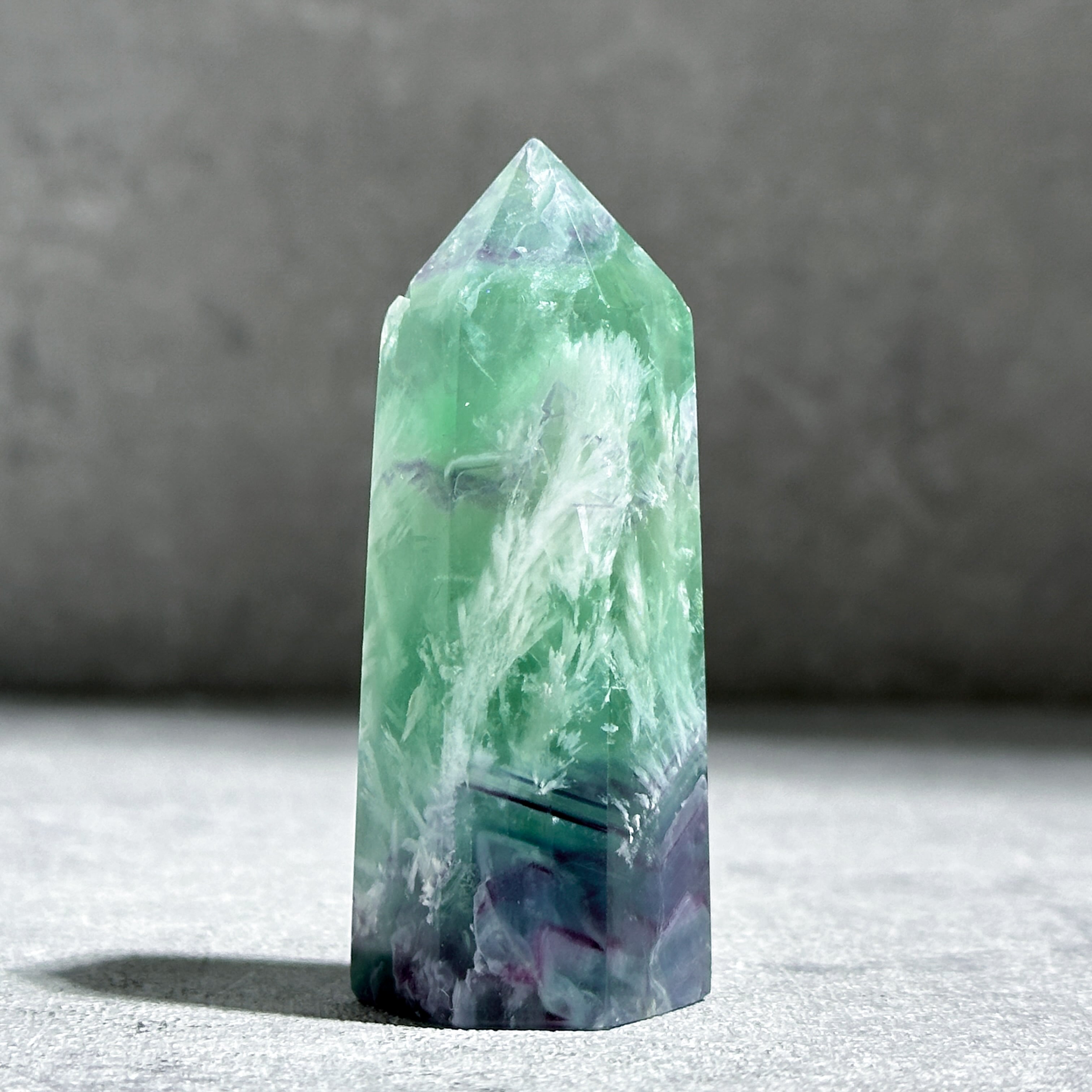 レインボー入り グリーン フローライト 虹入り グリーンフローライト ダブルポイント｜Yahoo!フリマ（旧PayPay