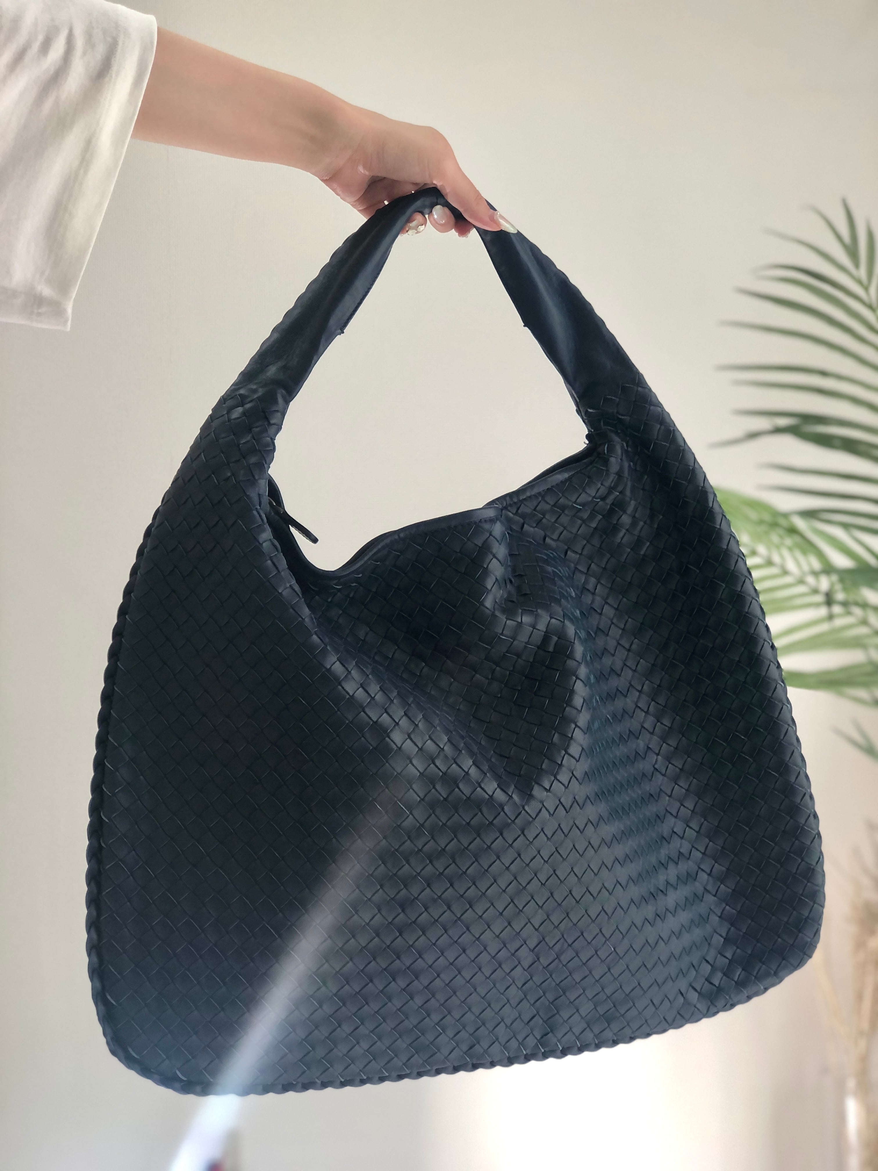 ☆人気・シリアル付☆BOTTEGA VENETAイントレチャート ホーボーバッグ素材レザー