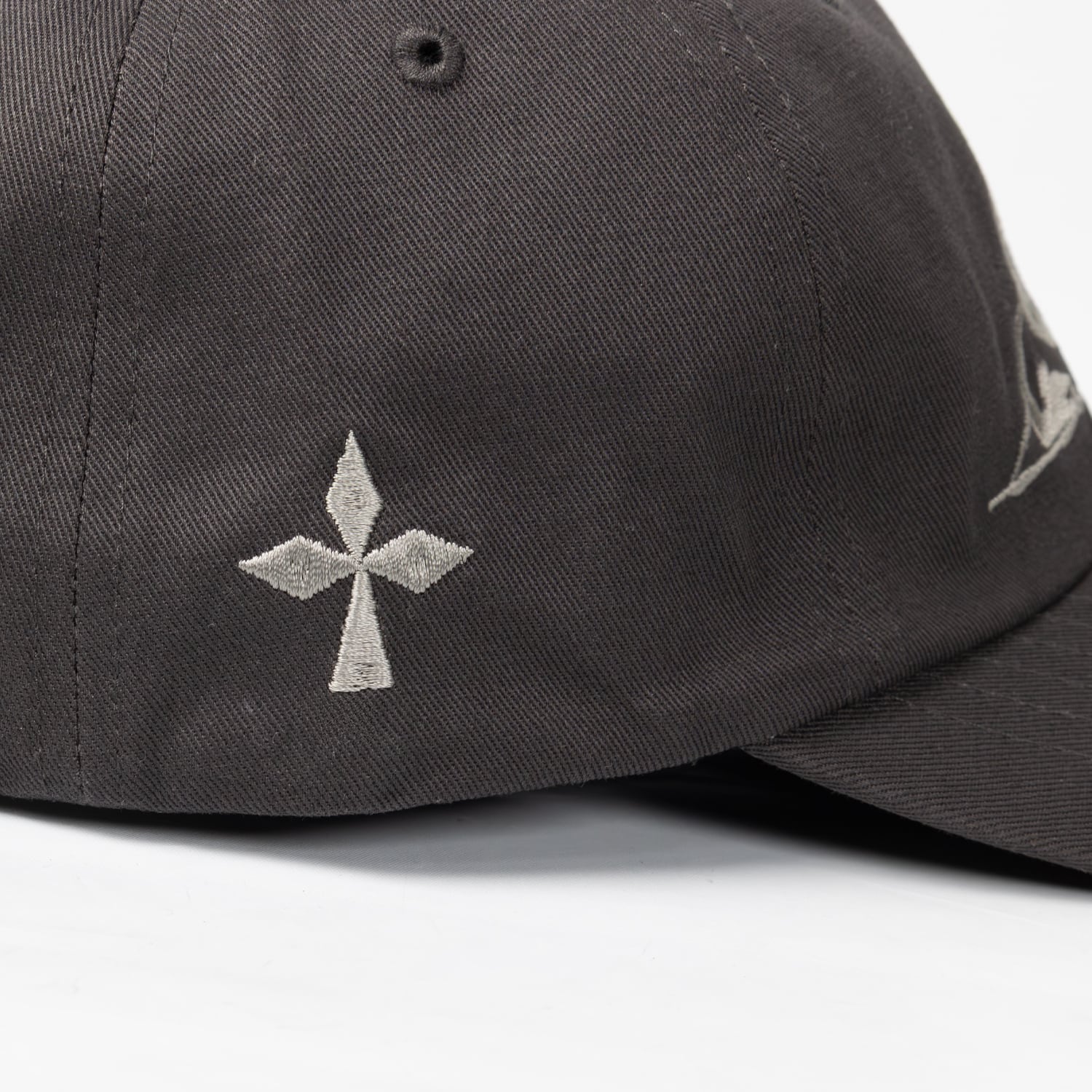 UNEEK BASEMNT - Discover independent style.