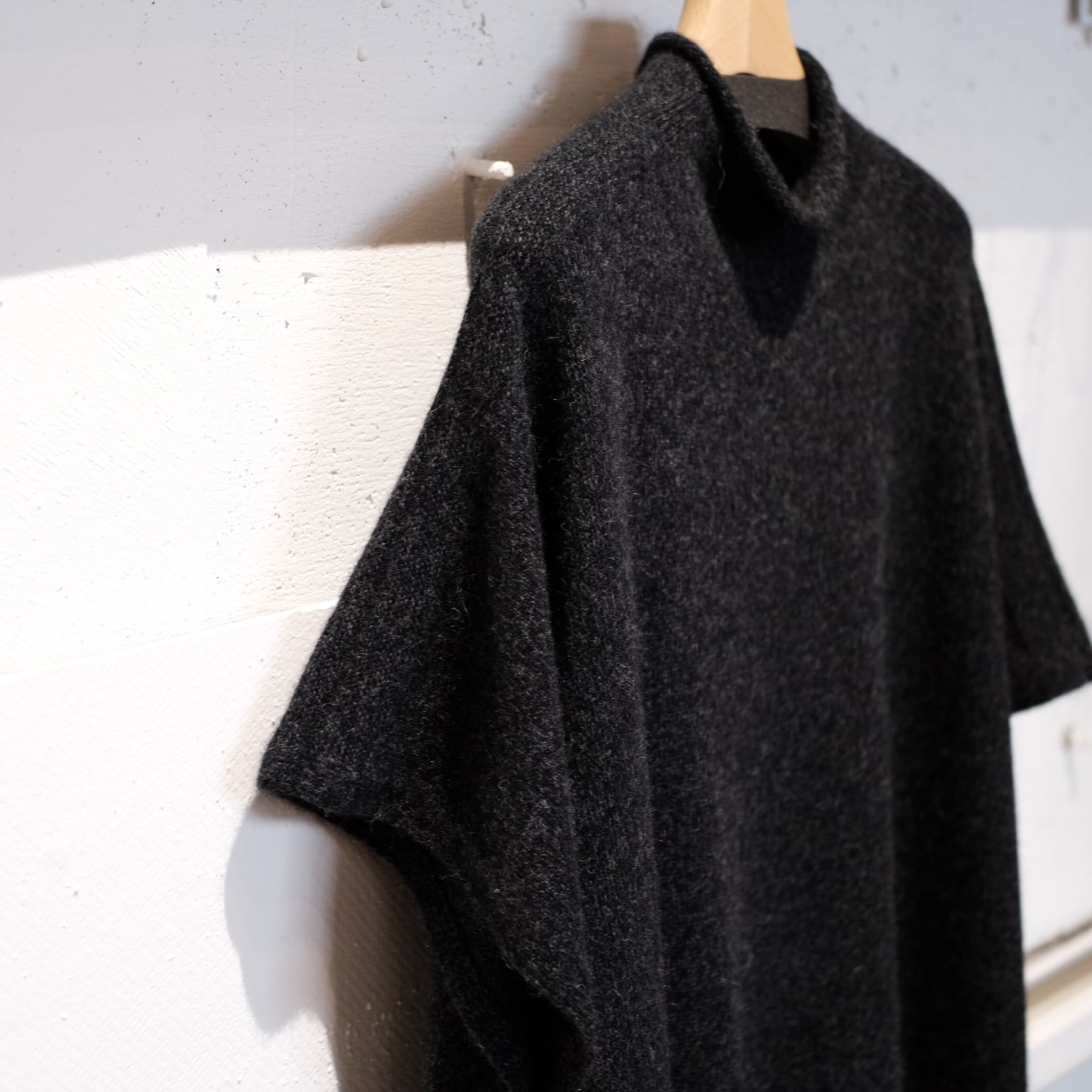 最終値下げ／MITTAN アルパカウールマント／濃紺 最終値下げ／MITTAN アルパカウールマント／濃紺 - メルカリ