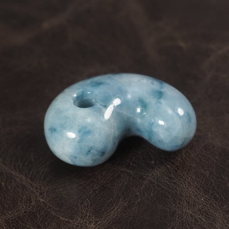 糸魚川‼️青翡翠‼️コン沢‼️勾玉‼️送料無料‼️破格出品‼️ 糸魚川翡翠 コン沢 青翡翠 勾玉 14.8g Itoigawa Blue Jadeite