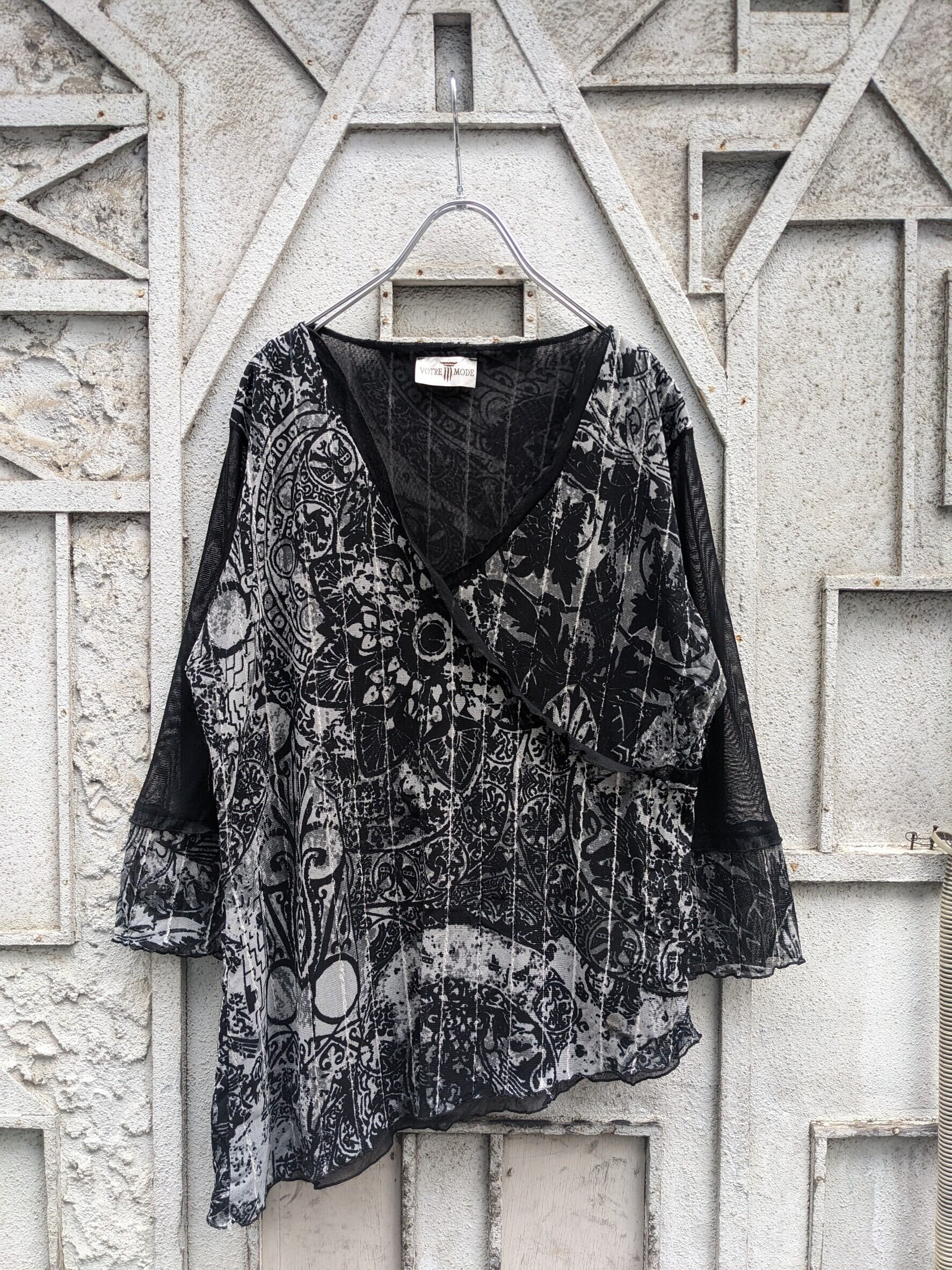 "VOTRE MODE" see-through v-neck tops