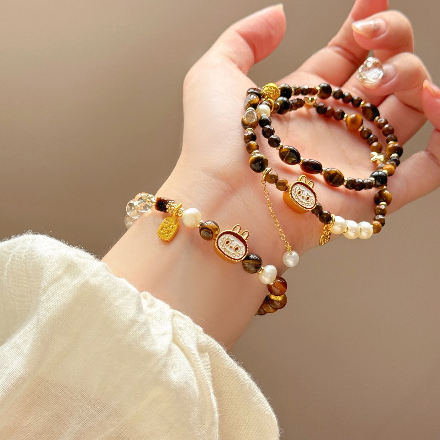 天然石タイガーアイ×ラブブ♪ 天然タイガーアイ Labubu ブレスレット キャラメルカラー シングル層 ダブルスタック ハンドアクセサリー 高級感 ペア・親友お揃い