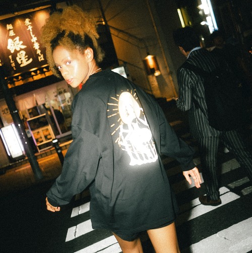 煙を纏うわ信仰の証ロンTEE　Black